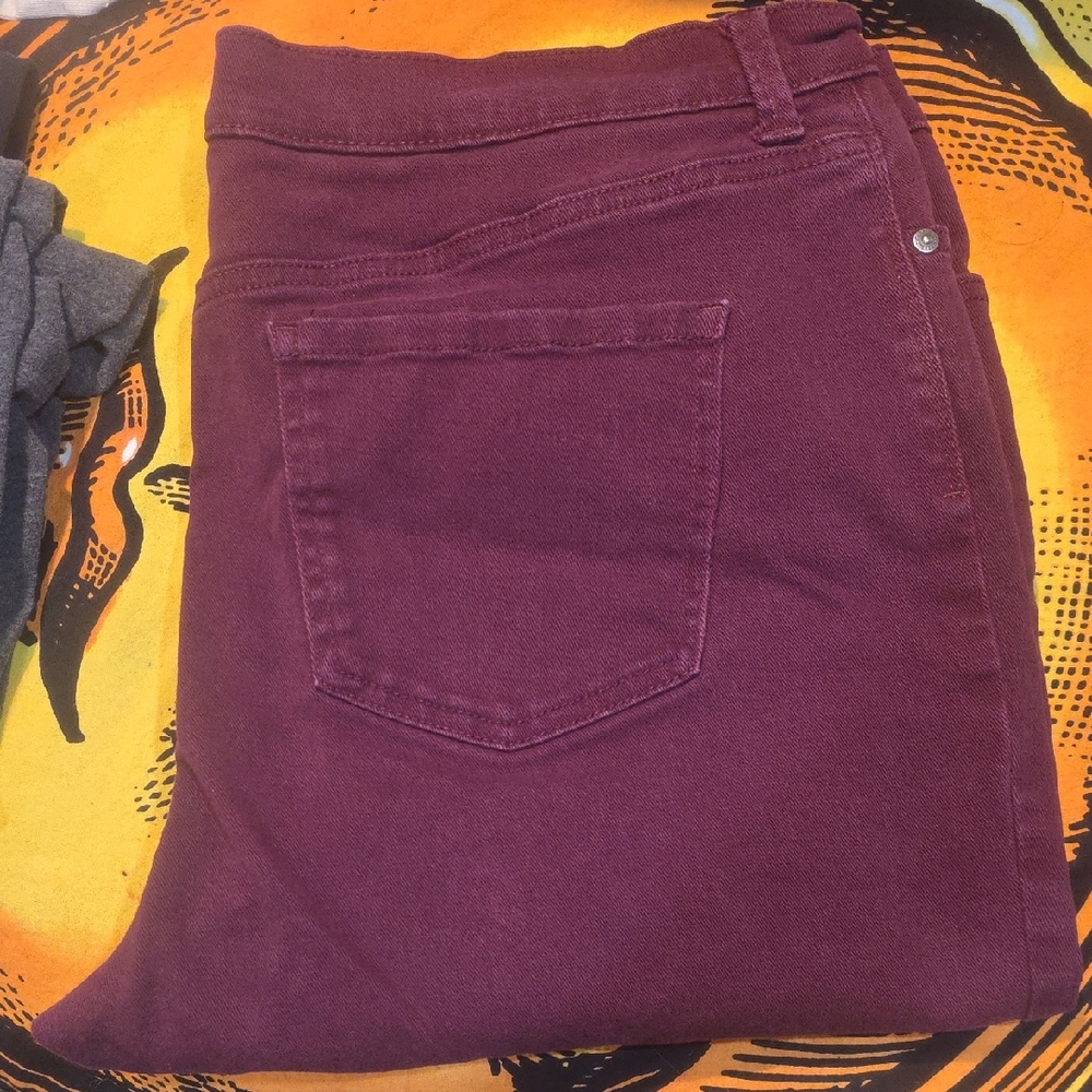 Gloria Vanderbilt Amanda Fit Jeans in Burgundy Plum